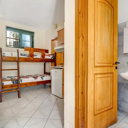 Apartament Daratos 5 *