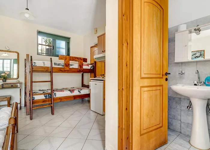 Apartment Daratos 5 *